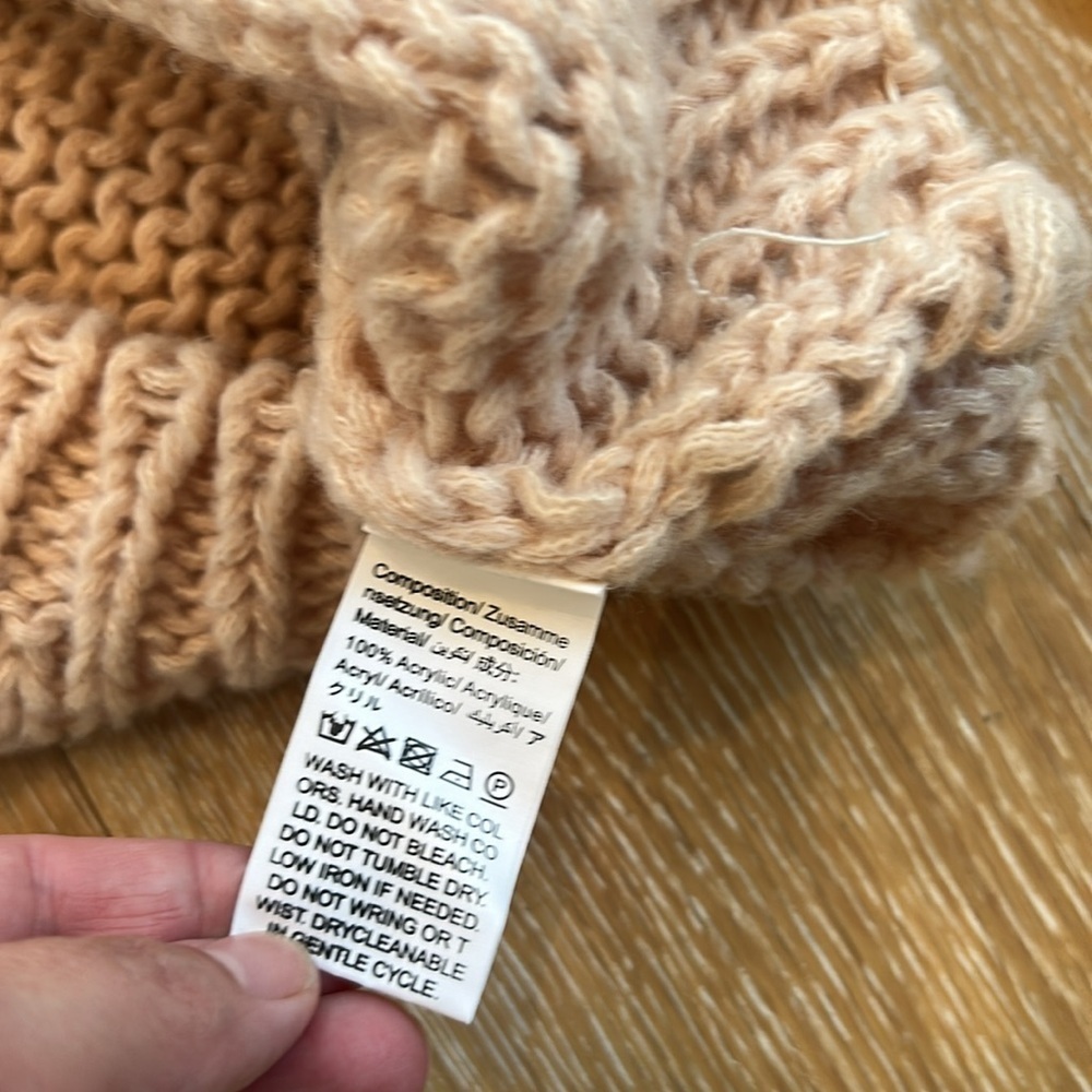 SHEIN Sweater - Picture 5 of 6
